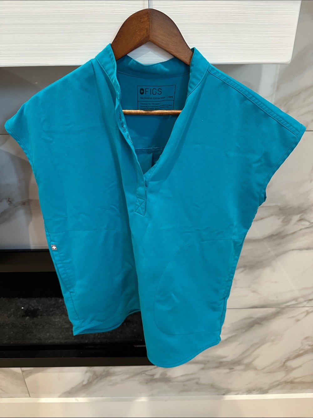 AVAILABLE!! FIGS Women’s Blue Medical Scrub Top XXS